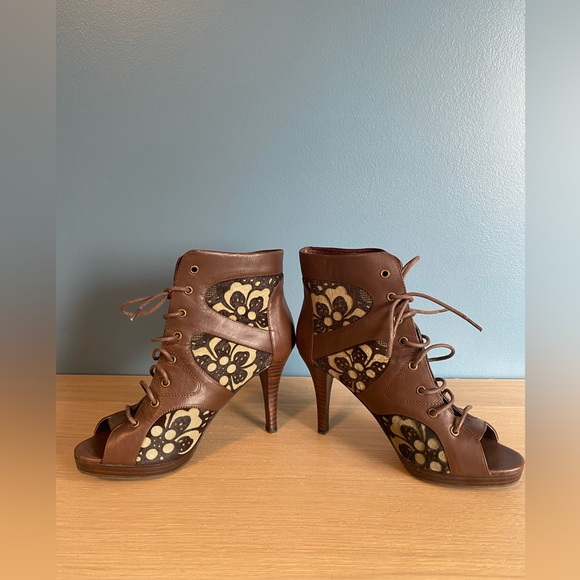 Floral Print Open Toe Ankle Boots - Picture 3 of 12